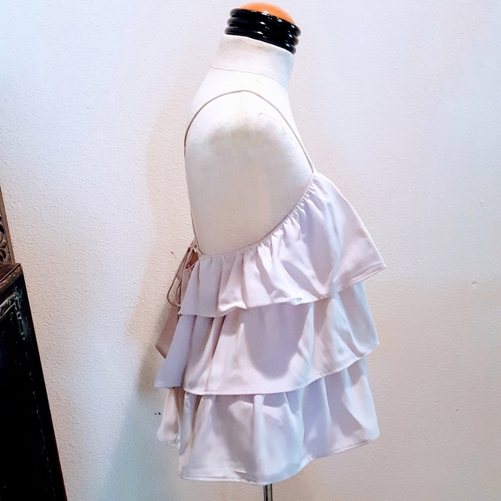 LOVE 💕 AKA light gray tiered ruffle blouse 💕